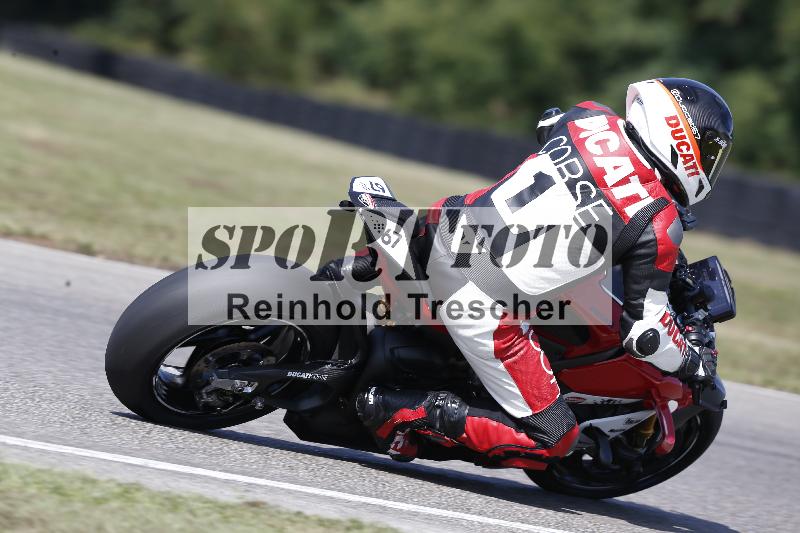 /Archiv-2025/49 26.08.2025 Cornu Master School ADR/rot-rouge/67